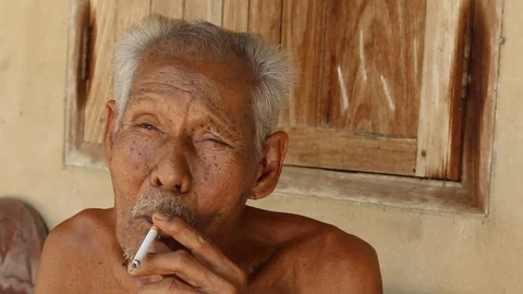 Elderly man smoking Stock-Footage 73706859