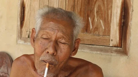 Elderly man smoking Stock-Footage 73722870