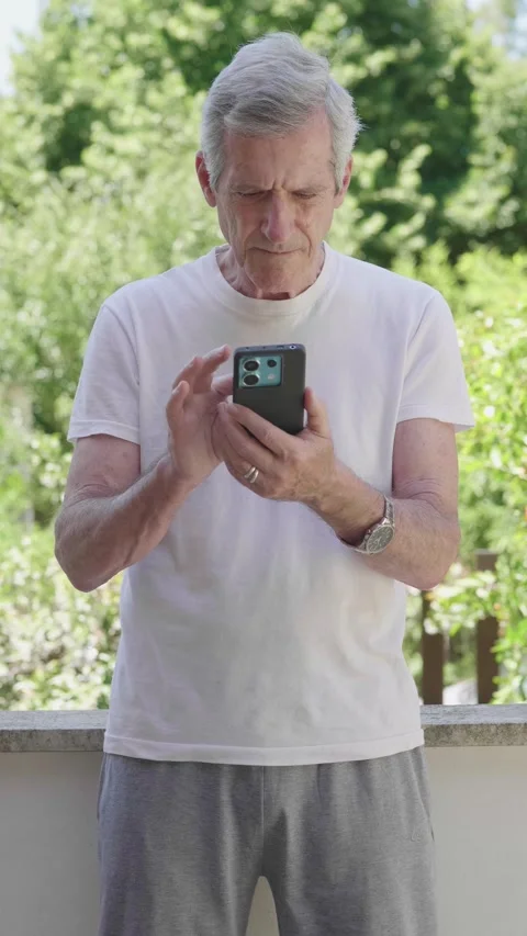 Elderly Man Using Smartphone to Write Message Stock-Footage 289000462