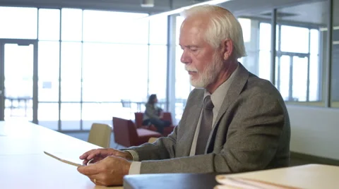 Elderly man using tablet Stock-Footage 67364818