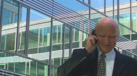 Elderly manager calling Vidéo 85485