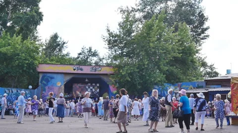 Elderly people dancing in the Park 스톡 동영상 64893514