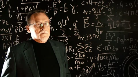 Elderly professor giving a lecture Vídeo Stock 129043679