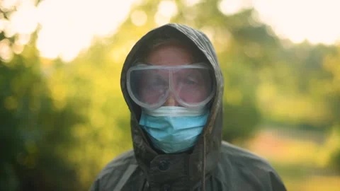 Elderly senior guy is protecting himself from coronavirus, covid-19. Stock Footage 138496565