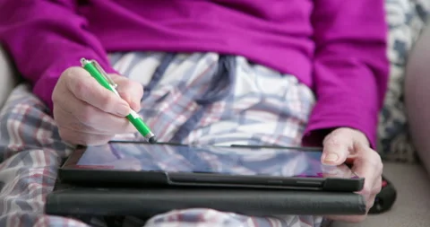 Elderly woman using a tablet computer: Video stock 337220755