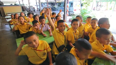 Election Leader Student in Elementary school, Students cheered the vote count Stock Footage 50728007
