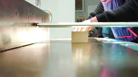 Electric buzz saw cutting some wood boards 库存影片 64801977