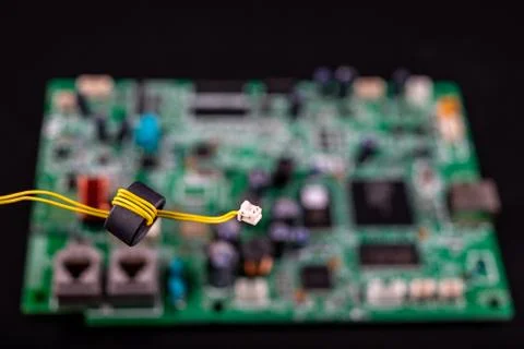 Electric cable braided on a magnet. Interference suppression filter used in e Foto stock