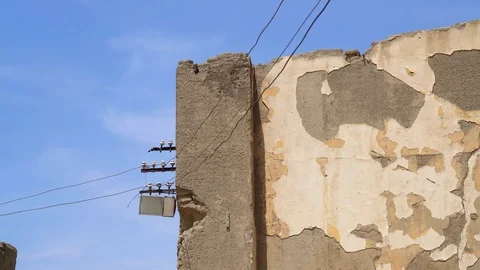 Electric cables in a ghost town with rotten factory Video stock 89380091