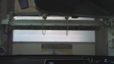Electric car are entering the process of automatic car washing Vídeos de archivo 340014936