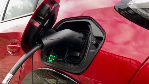 Electric car charging 動画素材 165770214