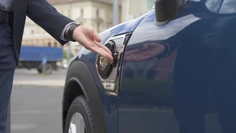 Electric car, connecting the chargin plug, stockvideo Stock Footage