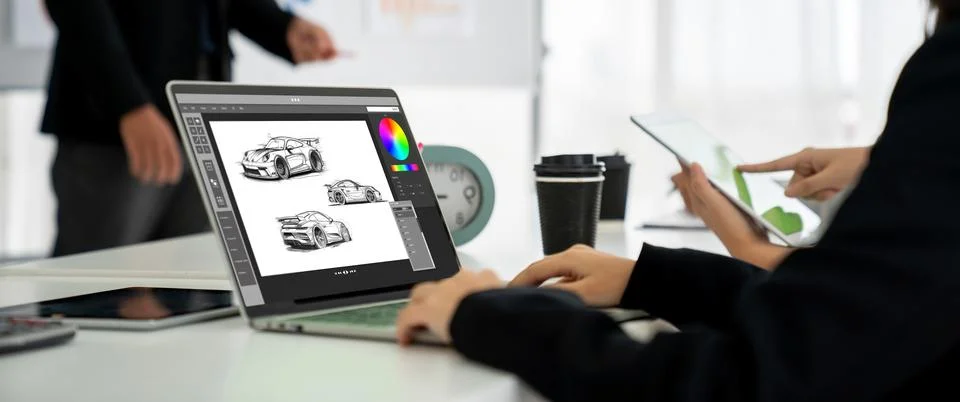 Electric car design software on computer screen show simulation blueprint snugly Foto stock