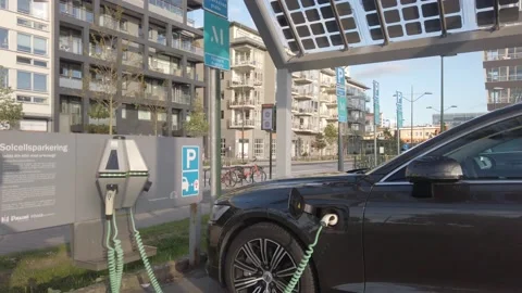 Electric Car 库存影片 130823701
