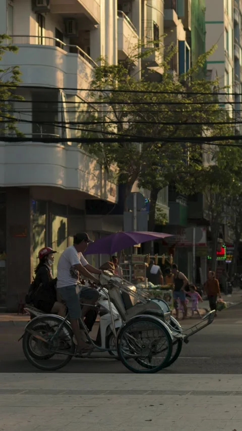 Electric cycle rickshaw movement, vertical video Video stock 239406198