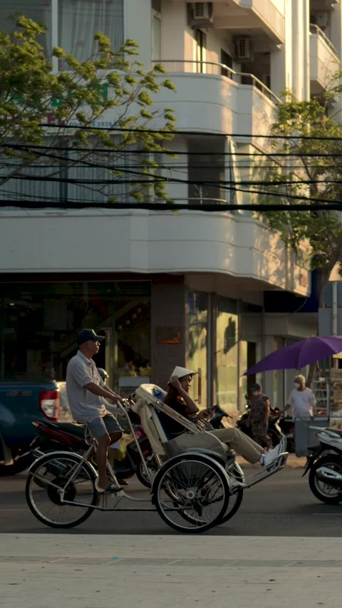 Electric cycle rickshaw movement, vertical video Stock Footage 239406216