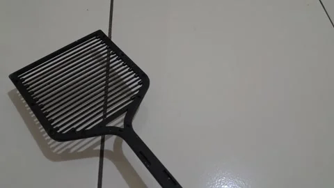 Electric Fly Swatter Zapping Fire Ants on Tiled Floor 스톡 동영상 341411921