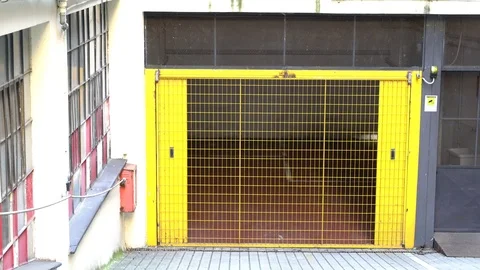 Electric gate closing Stock Footage 126689306