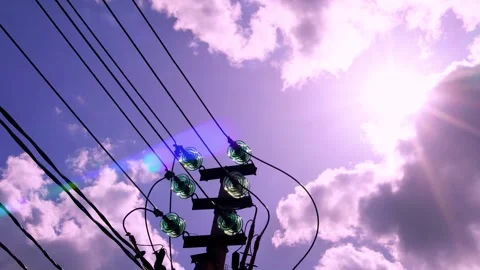 Electric grid tower and high-voltage wires, power line close-up, electricity, el Vidéo 334323725