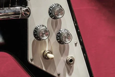 Electric Guitar Control Panel with White Knobs and Switch 库存照片