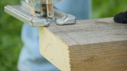 An electric jigsaw cuts the board. Video stock 77126691