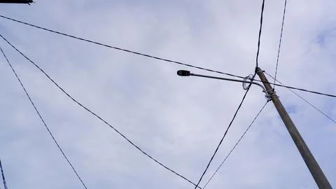 An Electric Lamp Post With A String Of Cables Foto stock