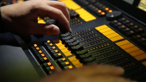 Electric machine on table for working of light show for concerts Vidéo 127465429