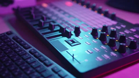 Electric machine on table for working of sound designer or club dj at party in Vídeos de archivo 141247304