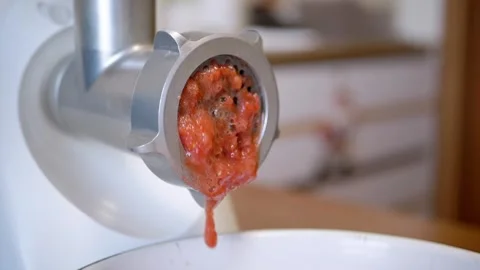 Electric Meat Grinder Processing Fresh Tomatoes Into Sauce In Kitchen 库存影片 330118358