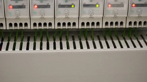 Electric modules powered on and off 動画素材 88408808