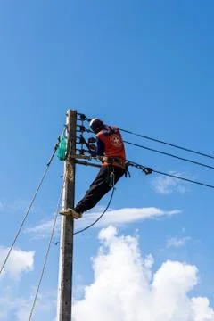 Electric pole for install new cable on light poles Stock-Fotos