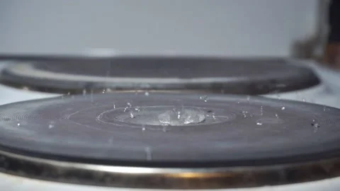 Electric range. Water drops on a hot stove 動画素材 139569643