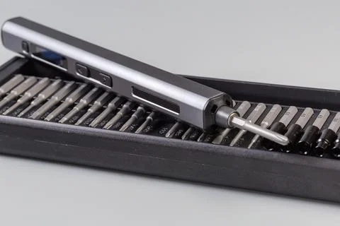 Electric rechargeable mini screwdriver on interchangeable bits set close-up Foto stock