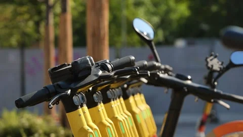 Electric scooters parked in urban setting providing sustainable city Vidéo 342820615