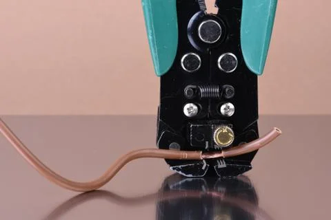 Electric tool wire stripper with cable Stock-Fotos