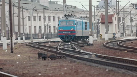 Electric train moving by rail. Outdated design. Soviet electric train traveling Vídeo Stock 169186710