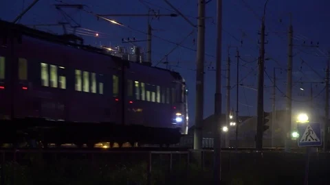 Electric train at the station at night Vídeos de archivo 79575250