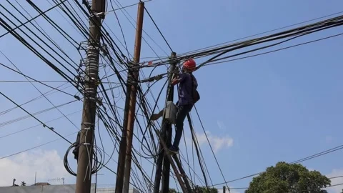 Electric workers Video stock 136672333