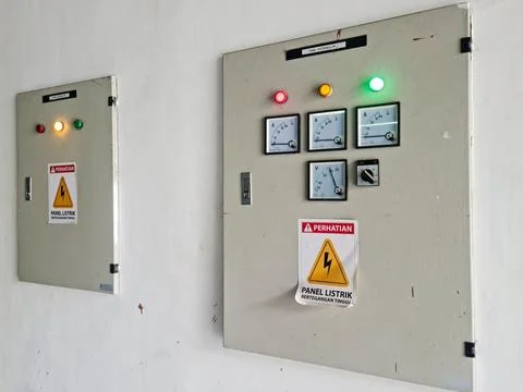 Electrical control panels with indicator lights and voltage meters. Industr.. Stock-Fotos