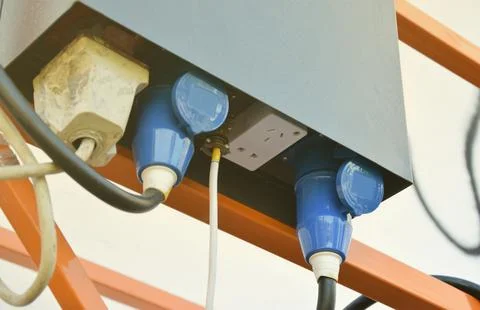 Electrical control system of suspended wire rope platform for facade works on Photos