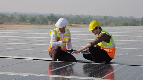 Electrical engineer and energy investor talk about installation solar panels. Stock Footage