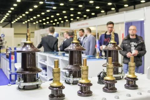 Electrical insulation elements on the stand. Foto stock