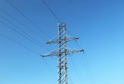 Electrical network of high voltage. Transportation of electricity through the Foto stock