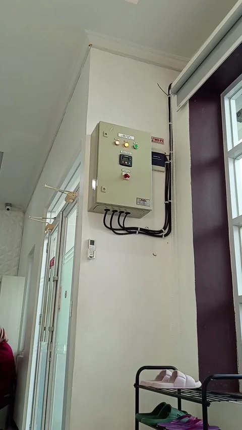 The electrical panel is attached to the wall Vídeo Stock 300653759