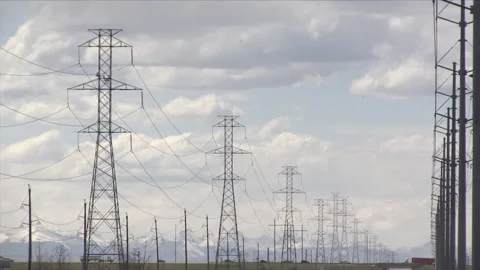 Electrical power lines with traffic flowing on a Canadian highway Vidéo 194591511