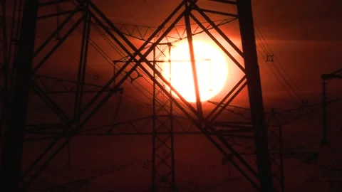 Electrical power transmission grid with red sunset and power lines Vidéo 149384961