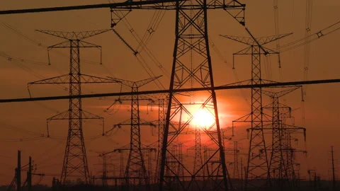 Electrical power transmission grid towers and lines with red sky and sun Vídeos de archivo 149423591