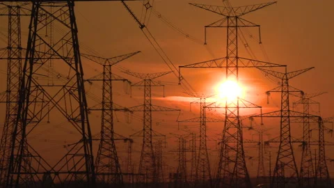 Electrical power transmission grid towers and lines with red sky and sun Vidéo 149630301