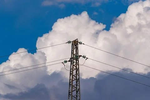 Electrical Pylon Against a Cloudy Sky Stock-Fotos