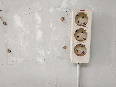 Electrical socket in grey wall Foto stock